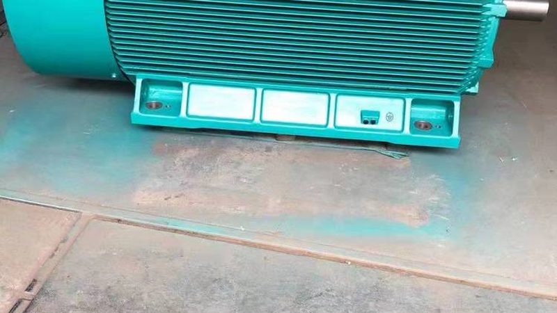 门式起重机变频电机选型：标准与关键因素解析